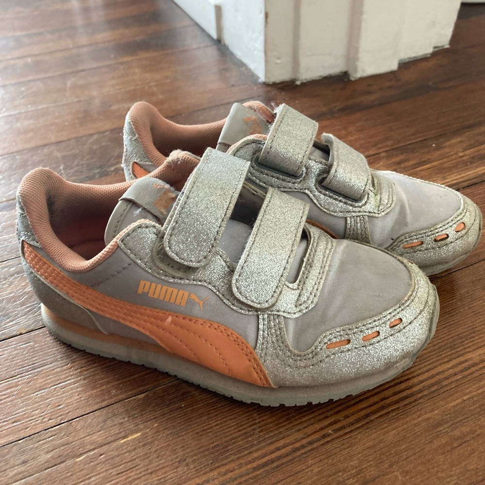 Toddler Girls Glitter Pumas Velcro Shoes Size 11